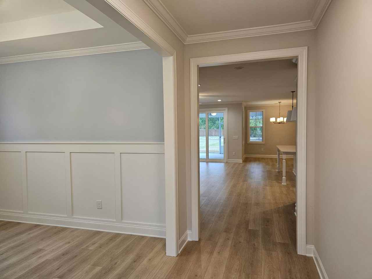 102 Lennox Ln - Photo 4 of 35