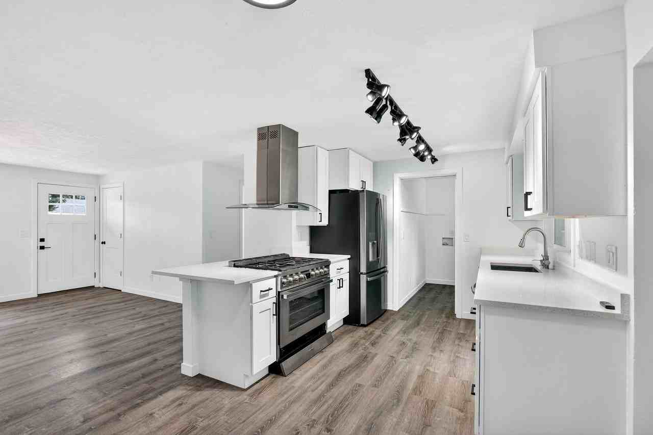 365 Ne Palmblad Dr - Photo 2 of 50