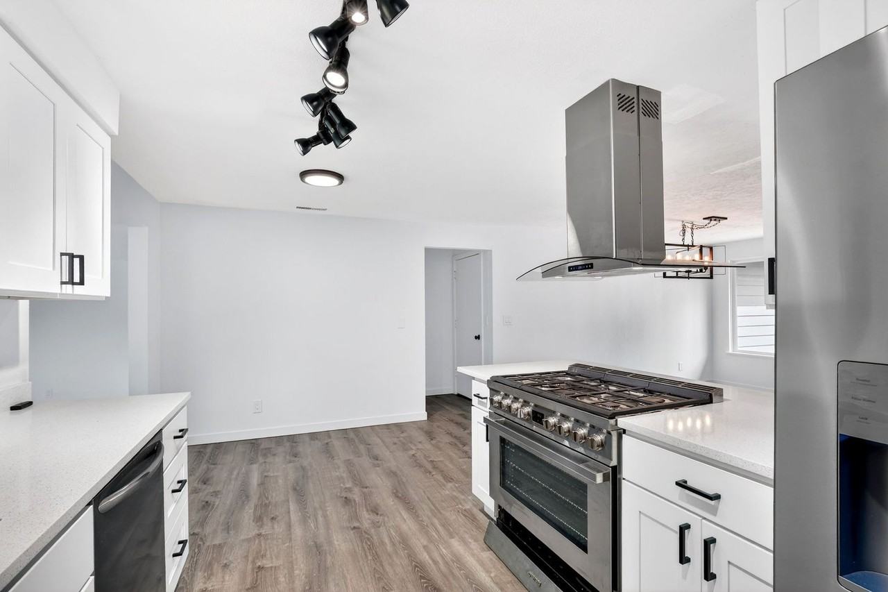 365 Ne Palmblad Dr - Photo 3 of 50