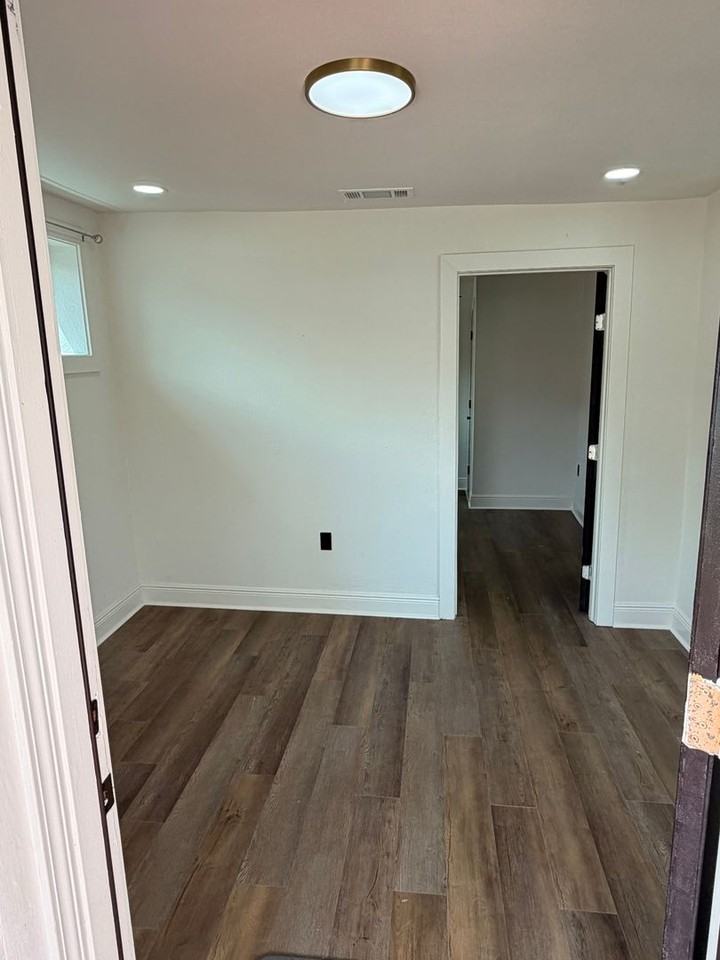 4210 Alfred St - Photo 3 of 18