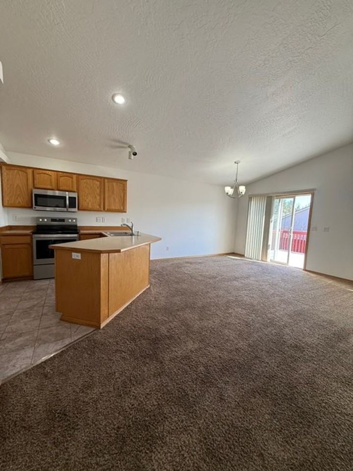 3303 Meadow Glen Ln - Photo 3 of 19