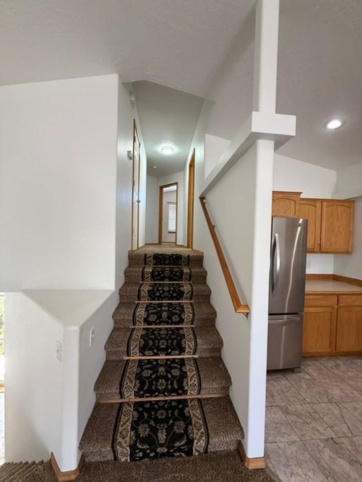 3303 Meadow Glen Ln - Photo 6 of 19