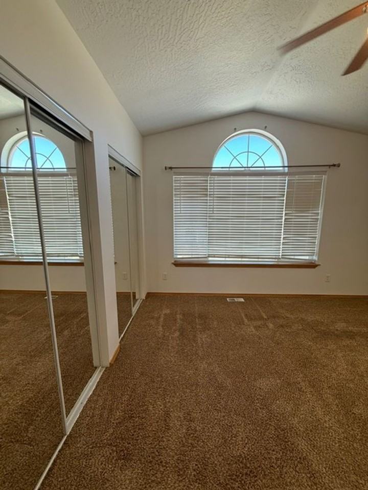 3303 Meadow Glen Ln - Photo 7 of 19