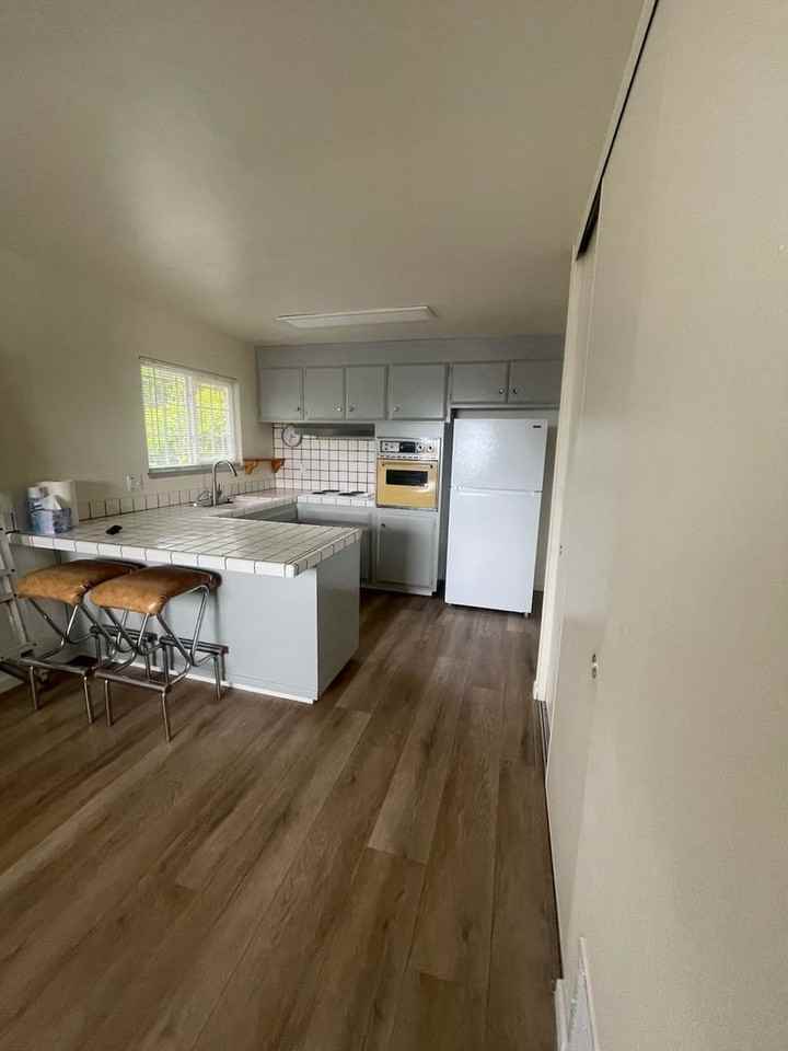 300 Swan Way - Photo 5 of 14