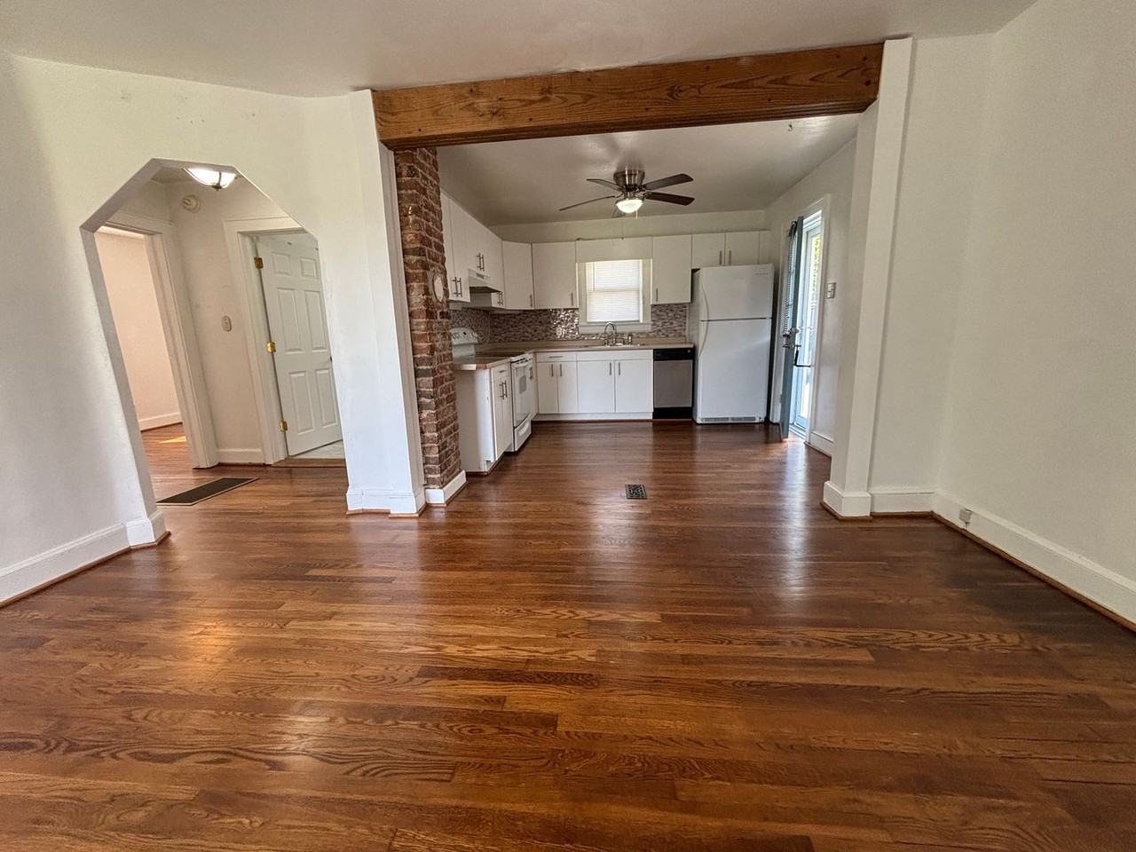 950 Morgan Ave Se - Photo 5 of 46