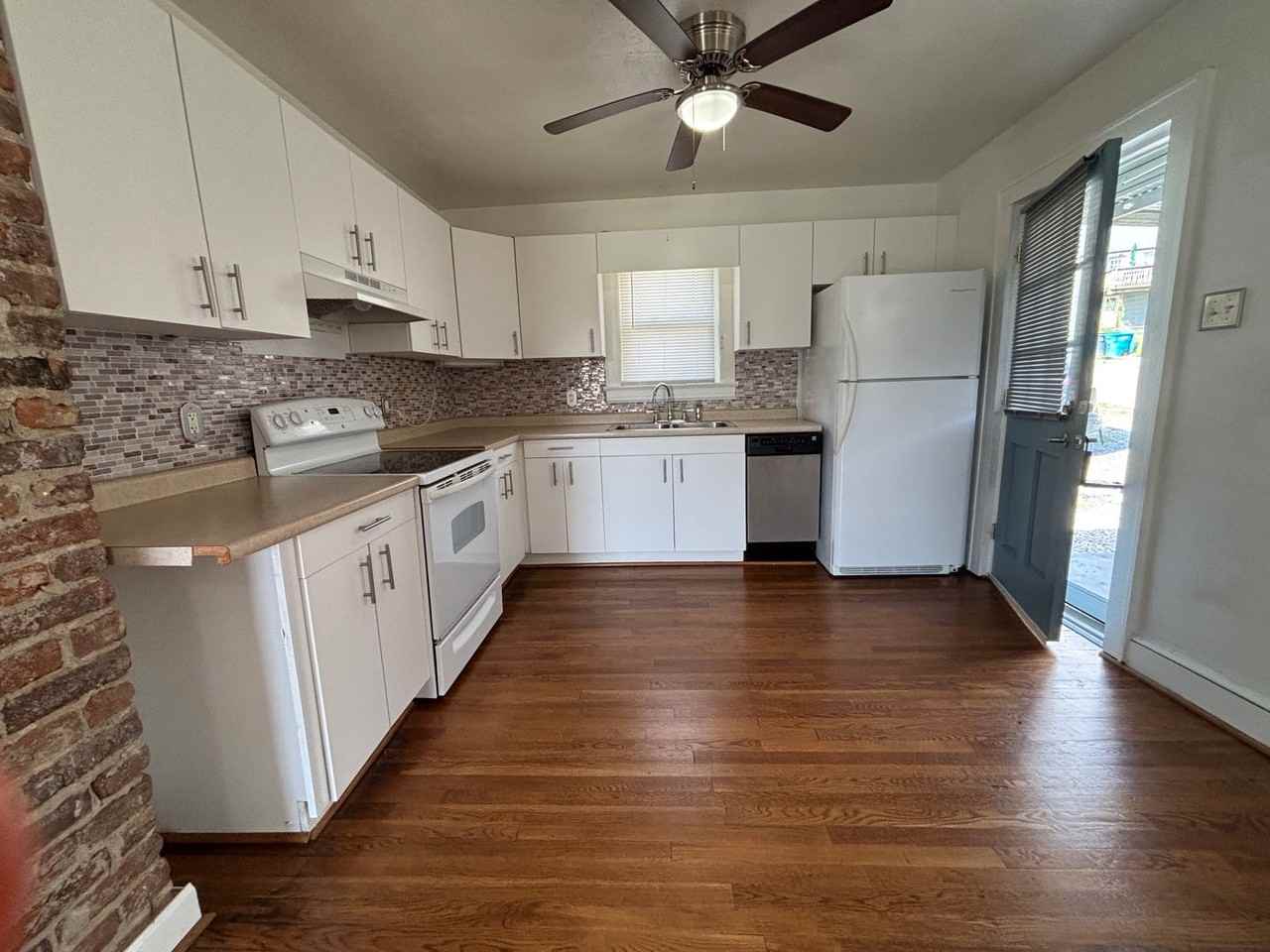 950 Morgan Ave Se - Photo 7 of 46