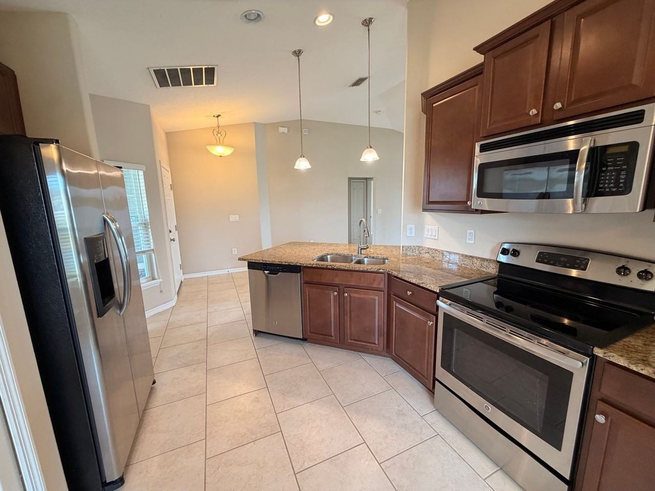 5330 Oak Breeze Ave - Photo 6 of 16