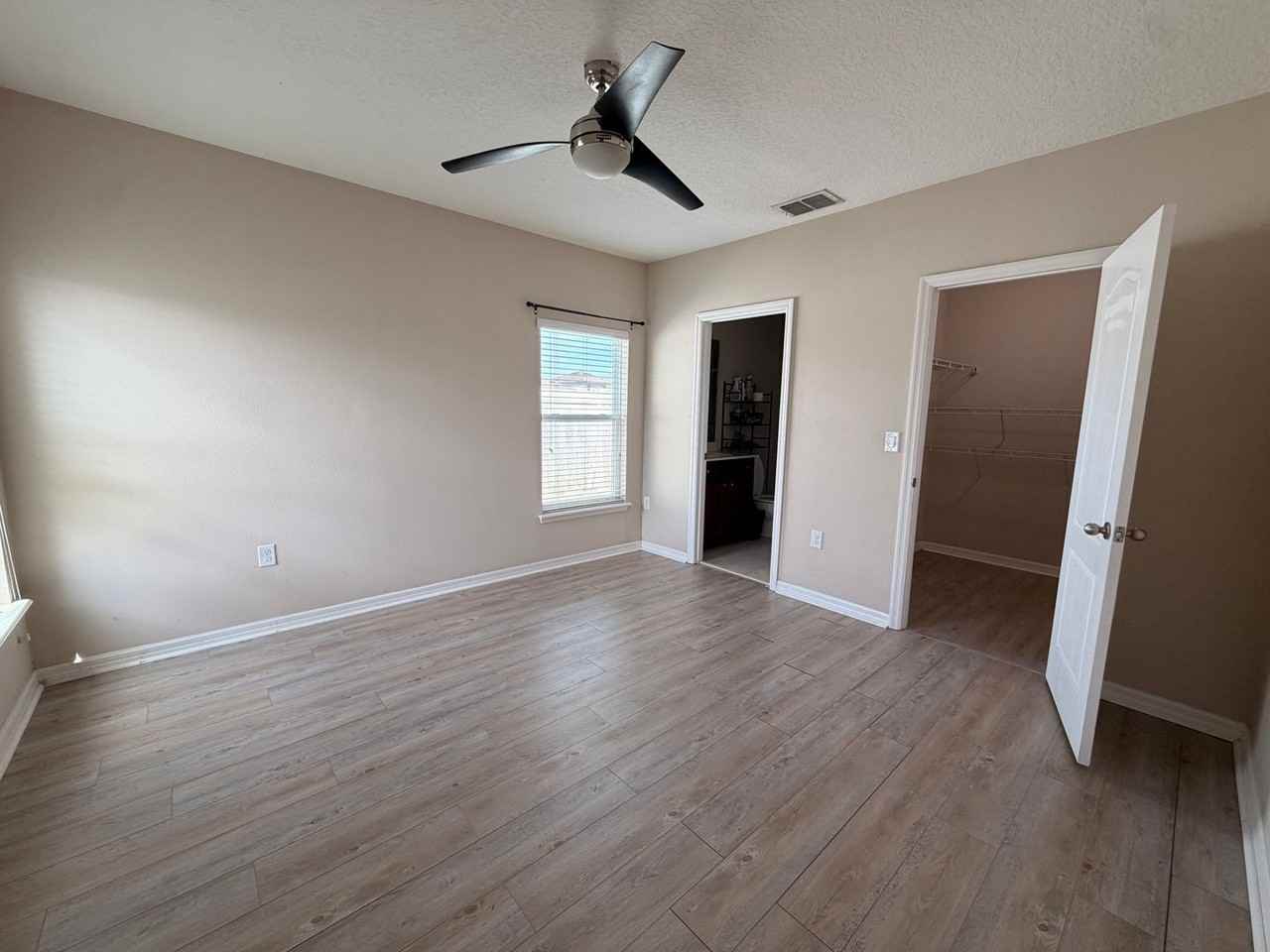 5330 Oak Breeze Ave - Photo 7 of 16