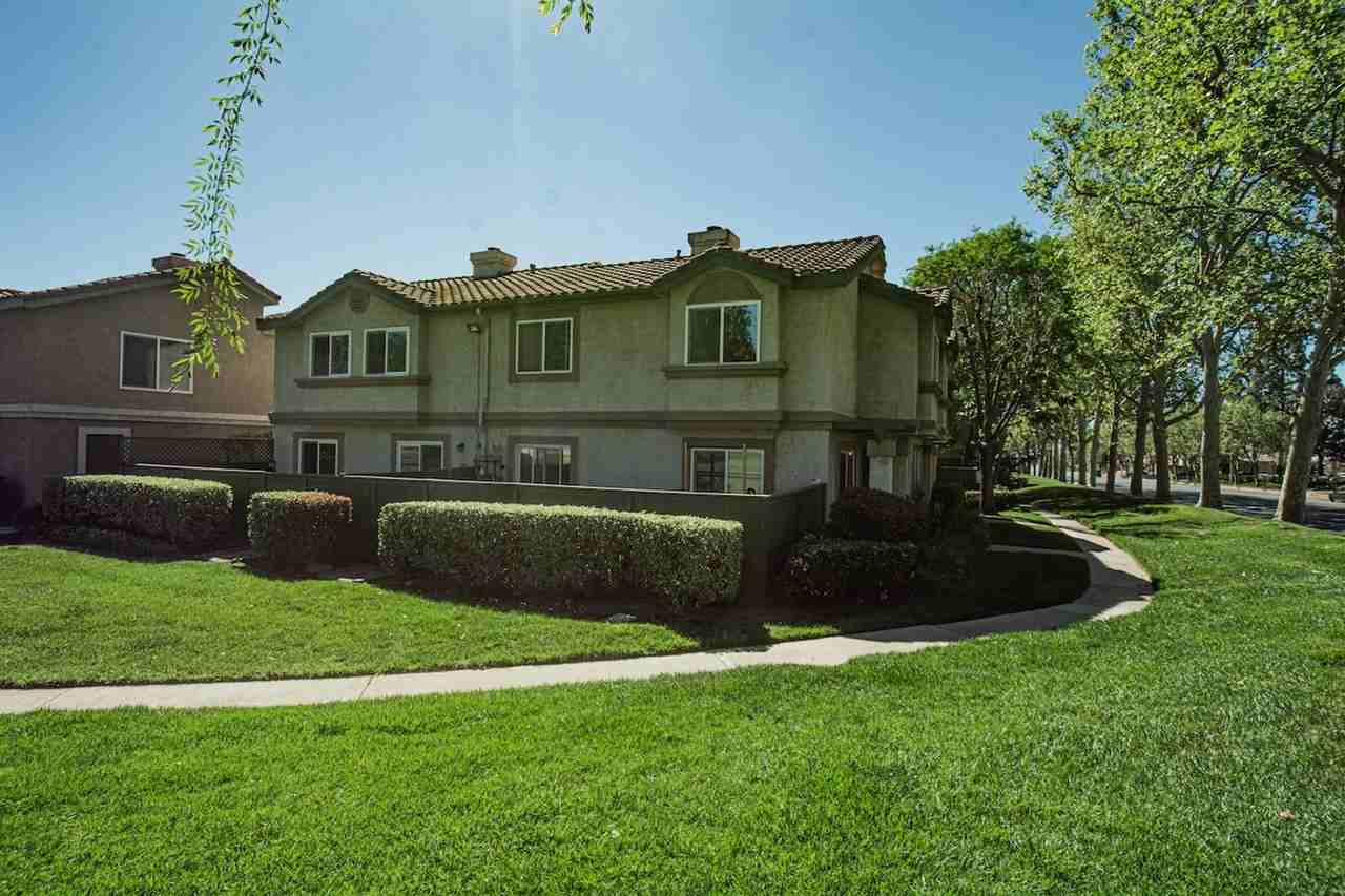 8408 Spring Desert Pl #G - Photo 3 of 31