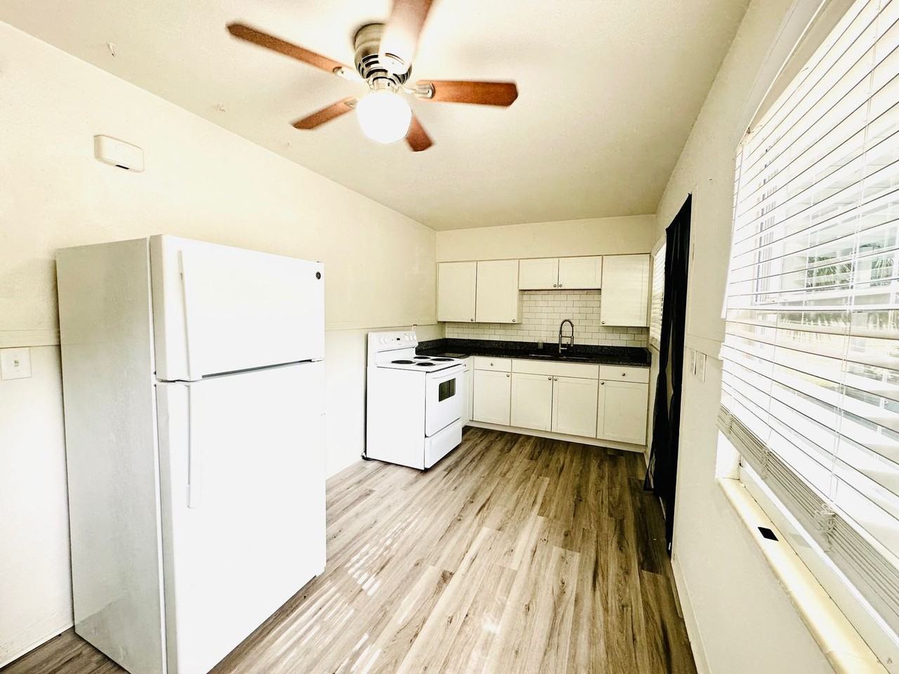 1102 Sunset Point Rd #2 - Photo 4 of 11