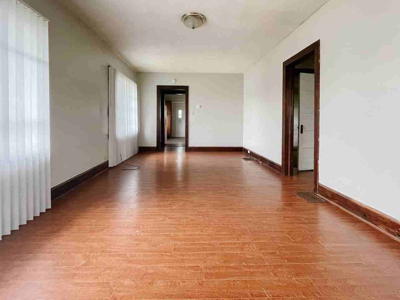 1920 S Gharkey St - Photo 4 of 19