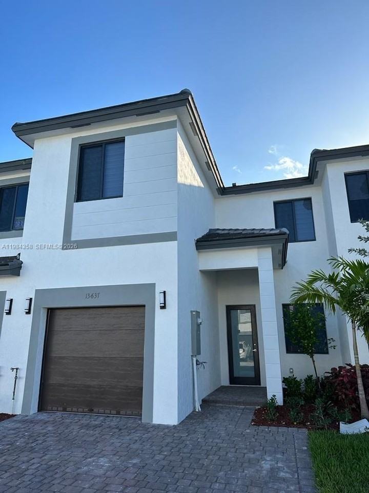 13637 Sw 157th Pl - Photo 5 of 13