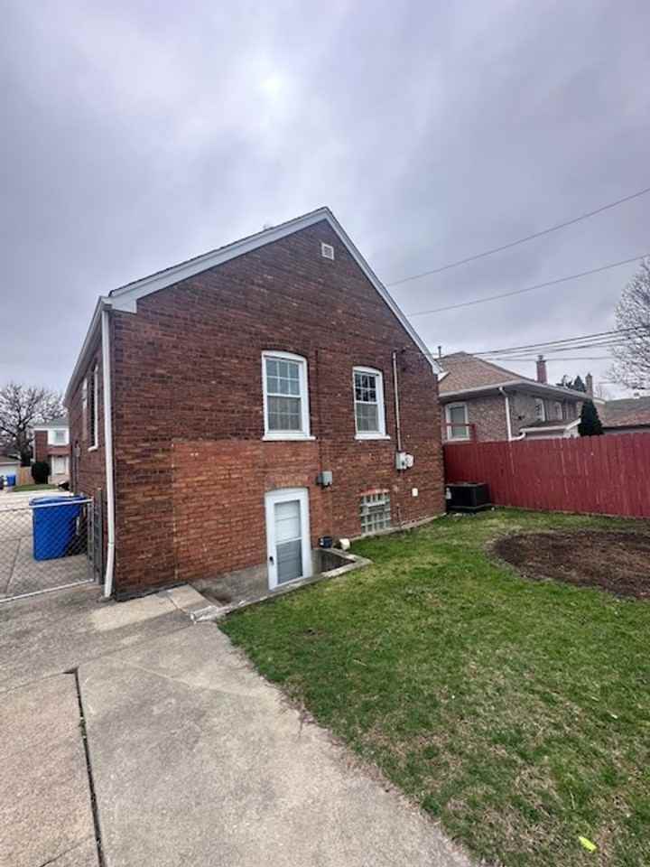 5120 W 64th St - Photo 2 of 15