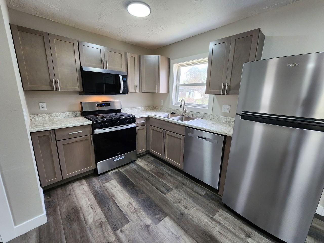 922 N Glenn Ave - Photo 4 of 22