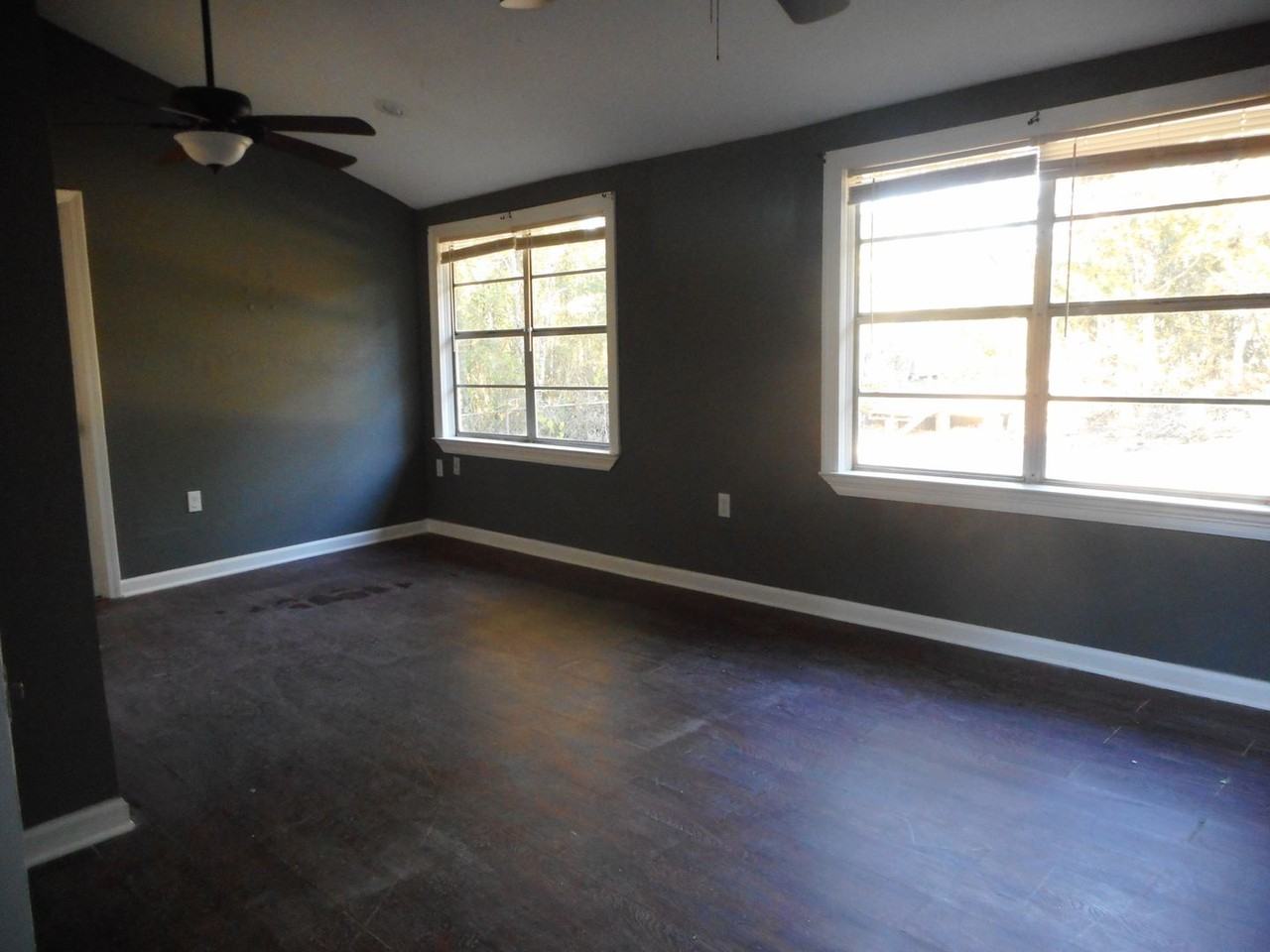 57415 Oaklawn St - Photo 2 of 7