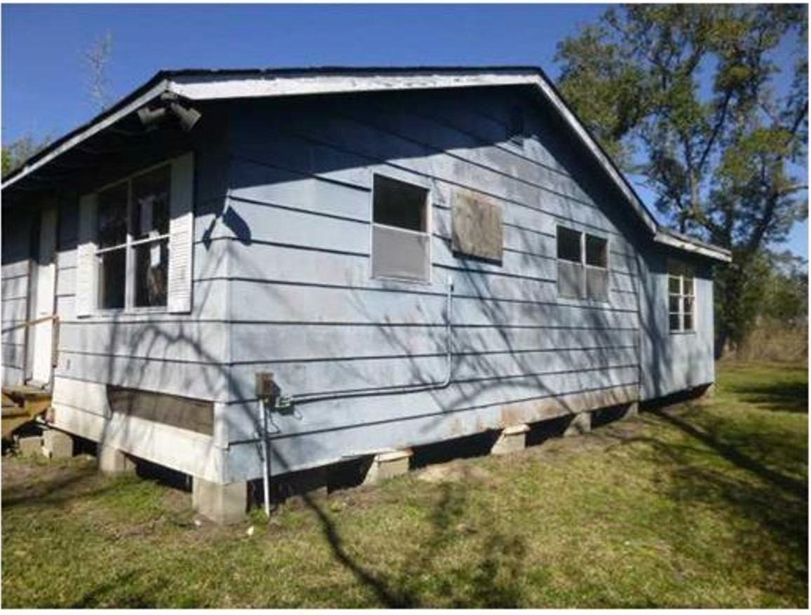 57415 Oaklawn St - Photo 6 of 7