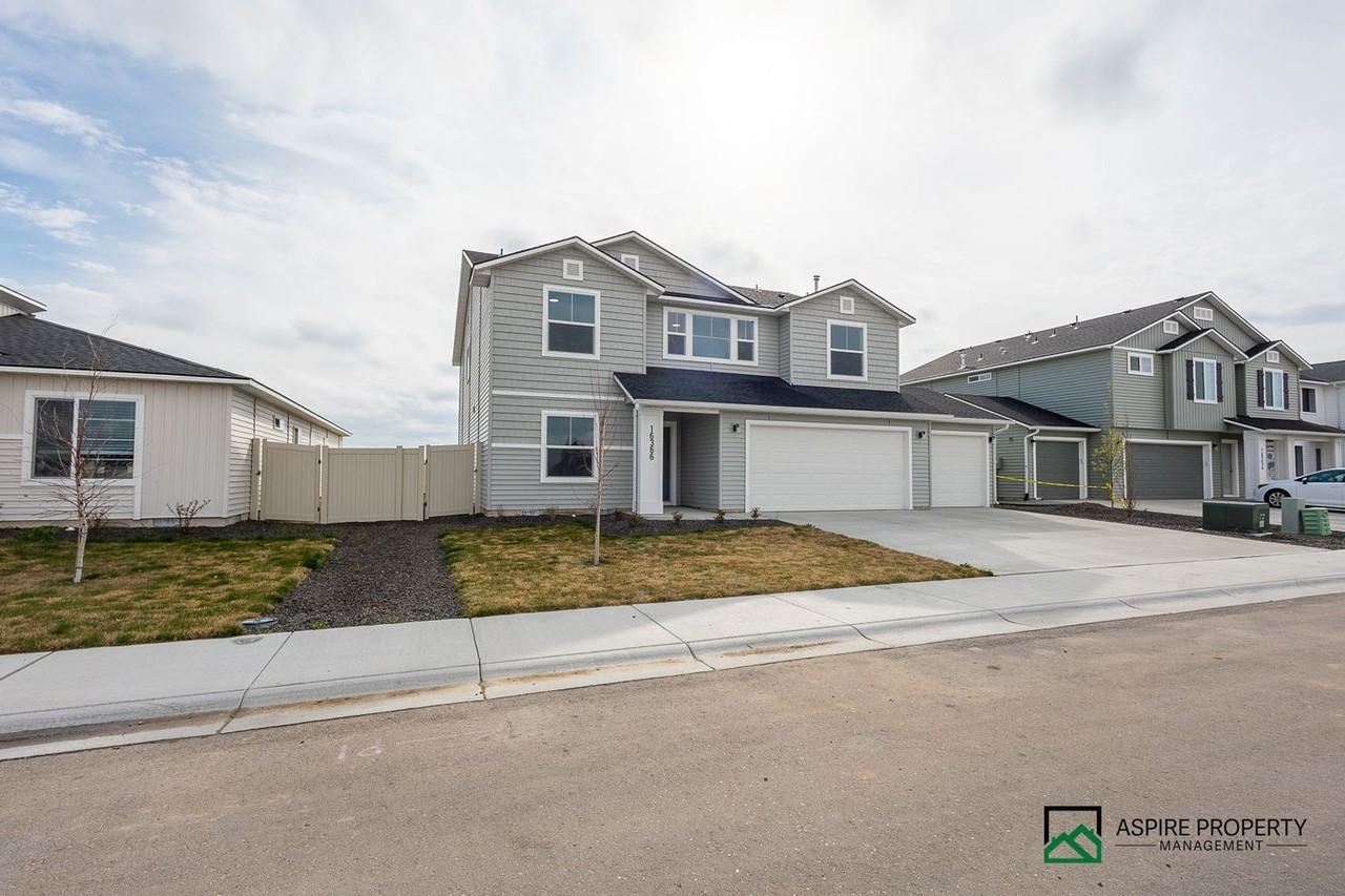 16366 Backfill Ave - Photo 3 of 50