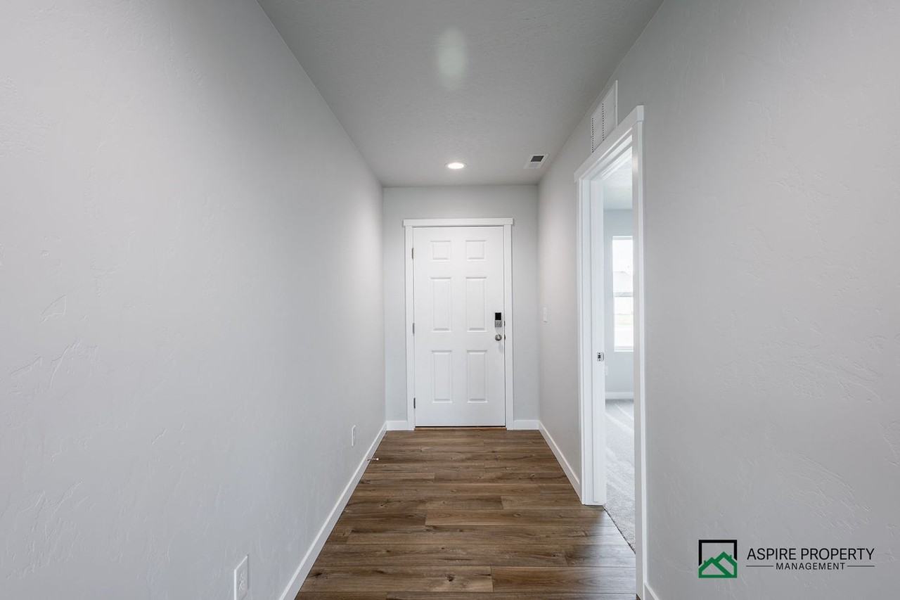 16366 Backfill Ave - Photo 6 of 50