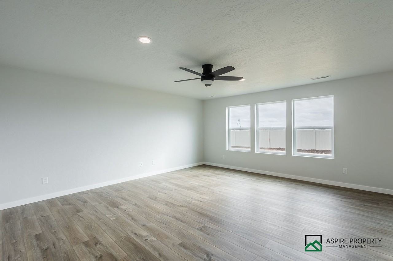 16366 Backfill Ave - Photo 7 of 50