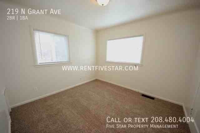 219 N Grant Ave - Photo 7 of 10