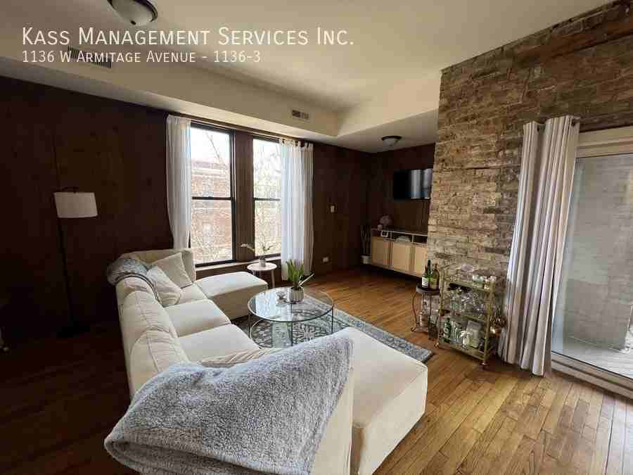 1136 W Armitage Ave #1136-3 - Photo 2 of 11