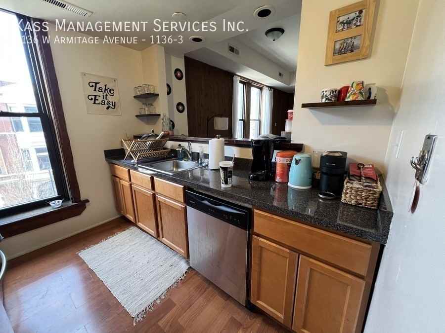 1136 W Armitage Ave #1136-3 - Photo 4 of 11