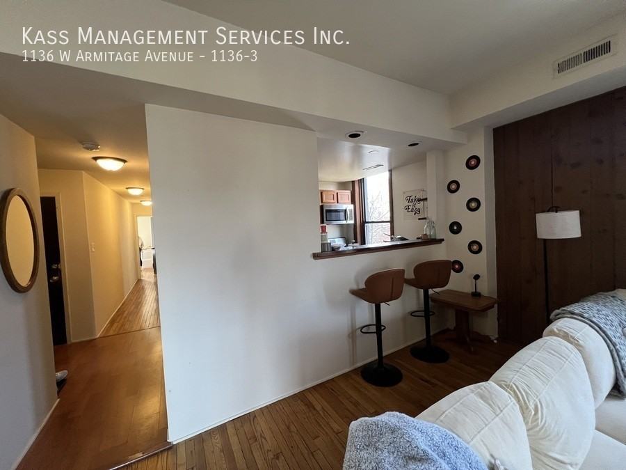 1136 W Armitage Ave #1136-3 - Photo 7 of 11