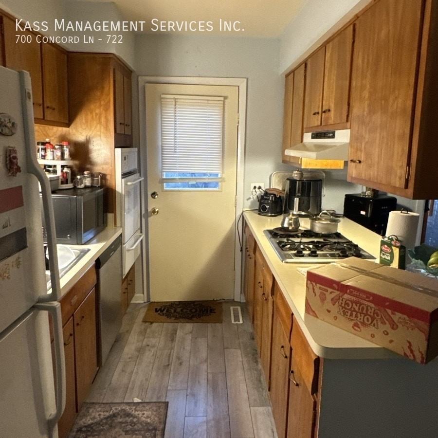 700 Concord Ln #722 - Photo 3 of 5