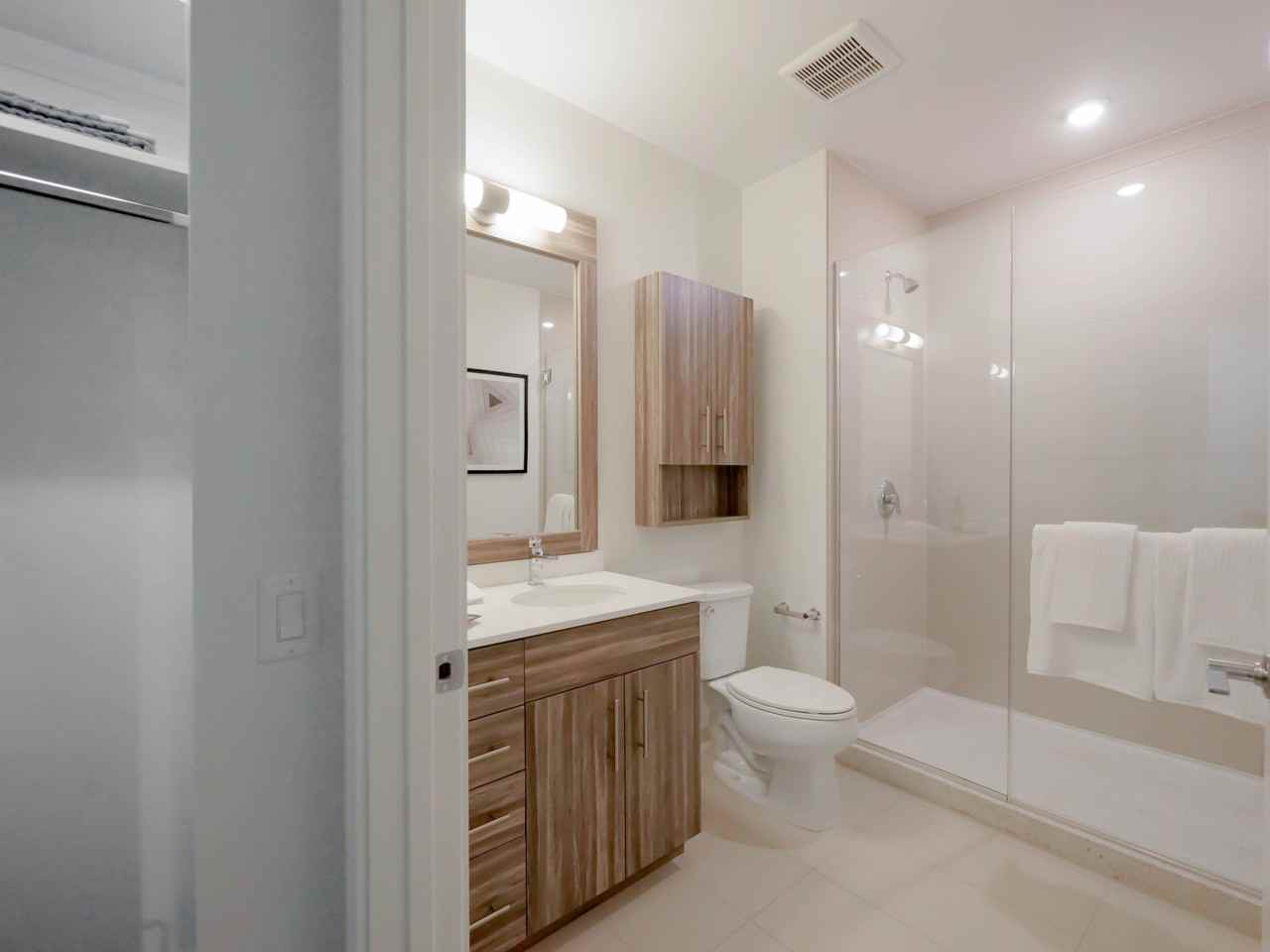 450 E Ohio St #203 - Photo 3 of 4