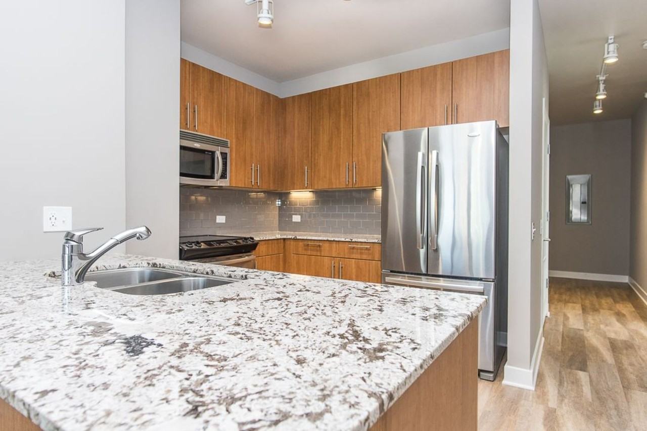 539 N State St #3402 - Photo 2 of 5