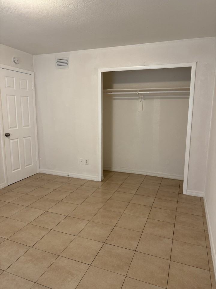 132 Pearlwood St #1 - Photo 4 of 13