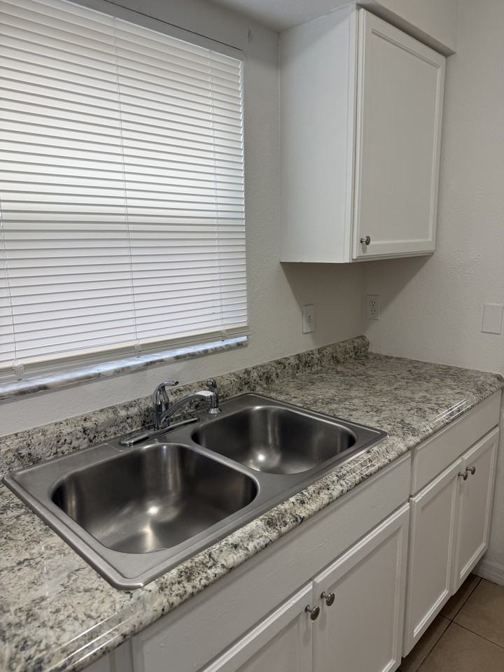 132 Pearlwood St #1 - Photo 5 of 13