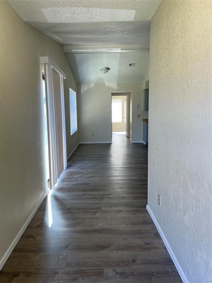 6124 Se 47th St #NA - Photo 2 of 11