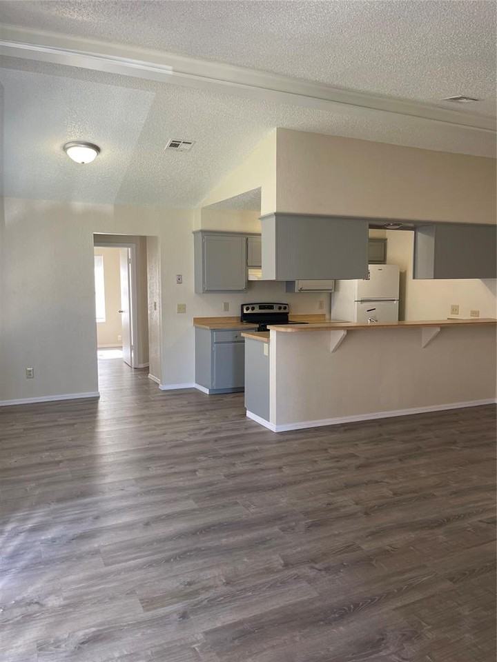 6124 Se 47th St #NA - Photo 3 of 11