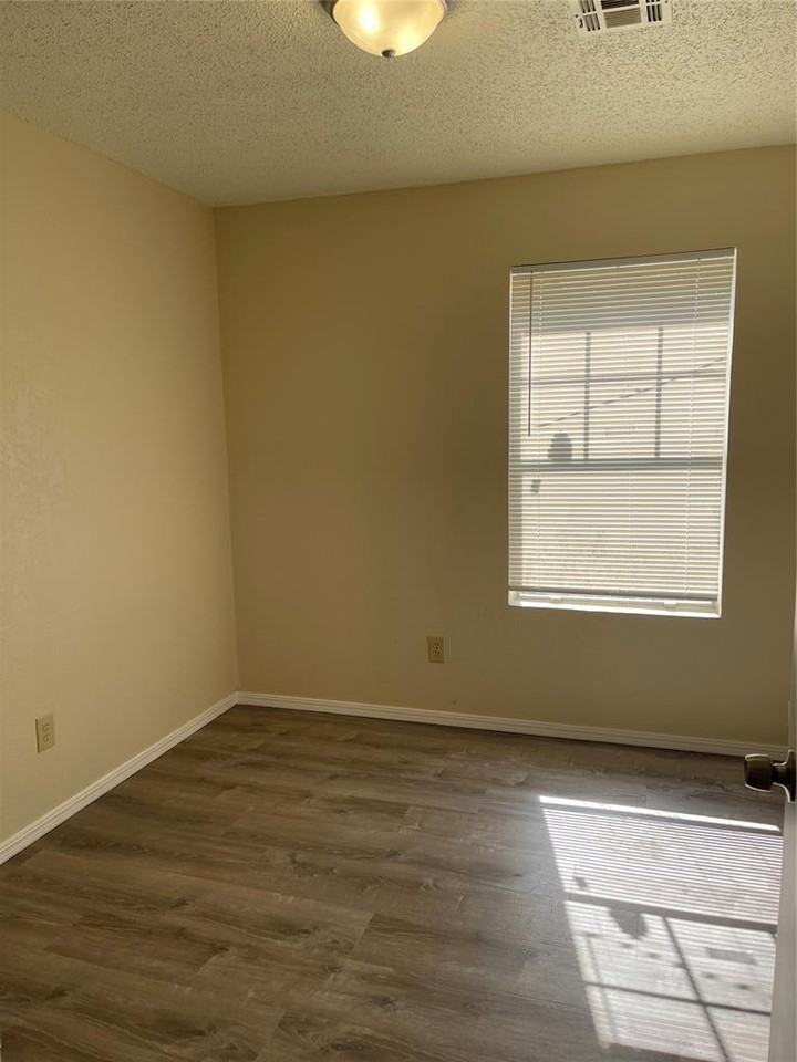 6124 Se 47th St #NA - Photo 7 of 11