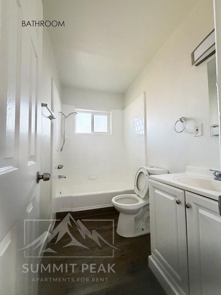 236 N San Gabriel Ave #14 - Photo 5 of 7