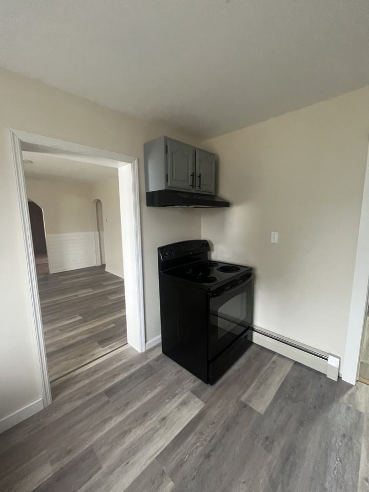 15 Pawling Ave #1 - Photo 4 of 12