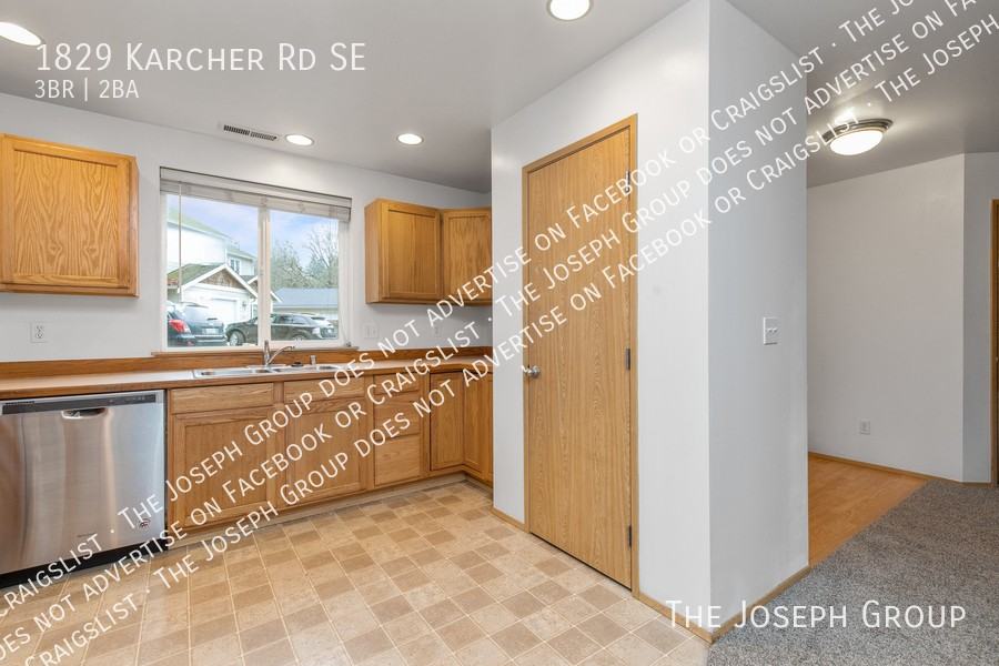 1829 Karcher Rd Se - Photo 4 of 36