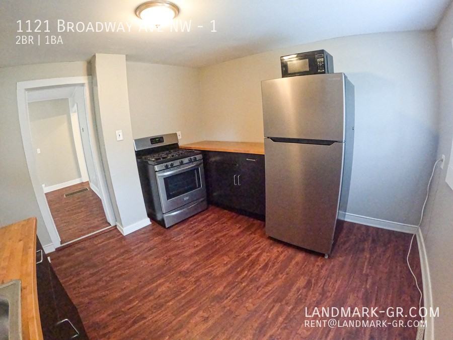 1121 Broadway Ave Nw #1 - Photo 3 of 18