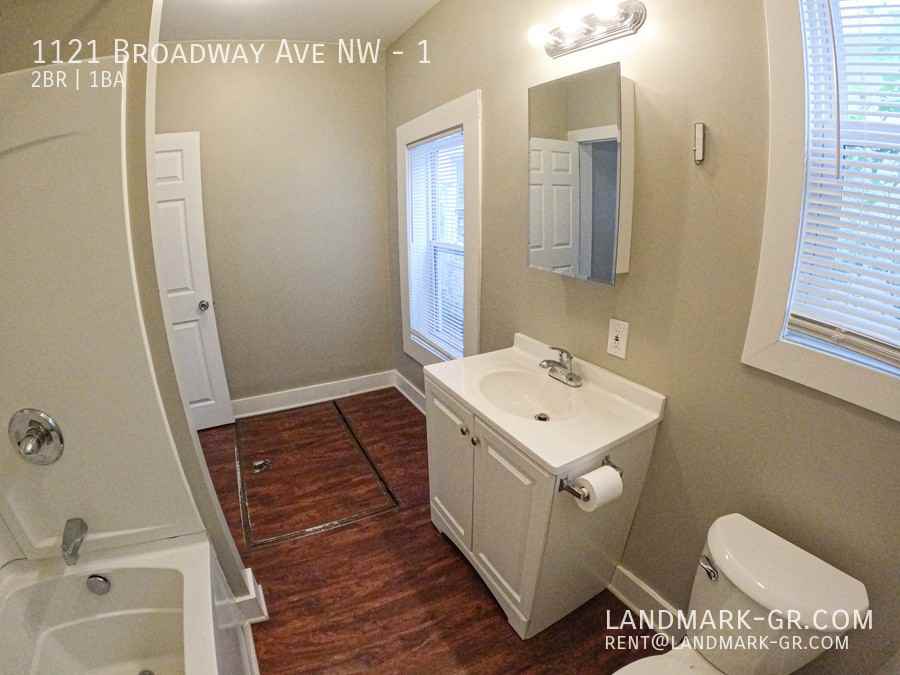 1121 Broadway Ave Nw #1 - Photo 4 of 18