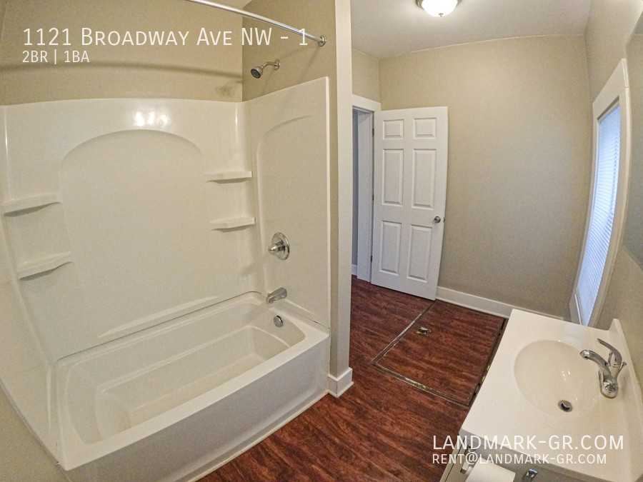 1121 Broadway Ave Nw #1 - Photo 5 of 18