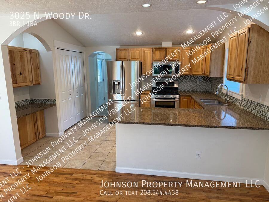 3025 N Woody Dr - Photo 2 of 16