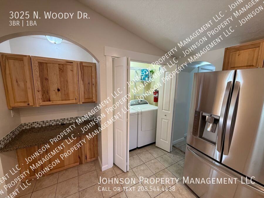 3025 N Woody Dr - Photo 4 of 16