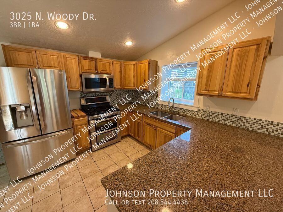3025 N Woody Dr - Photo 6 of 16