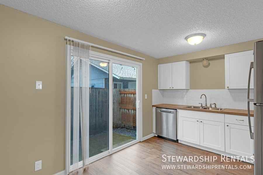 1170 Grant Aly #A - Photo 6 of 14