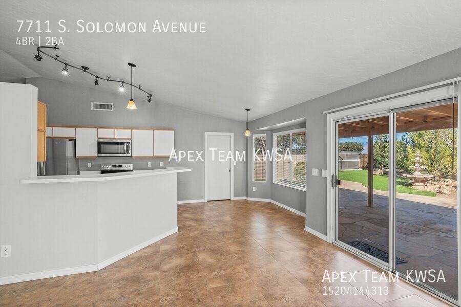 7711 S Solomon Ave - Photo 7 of 42