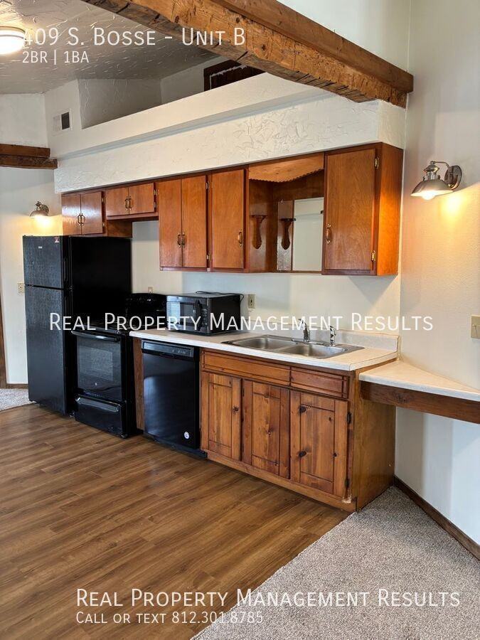 409 S Bosse Ave #B - Photo 5 of 12