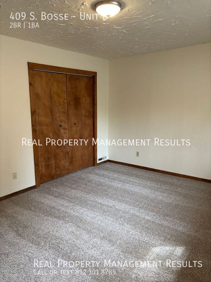 409 S Bosse Ave #B - Photo 7 of 12
