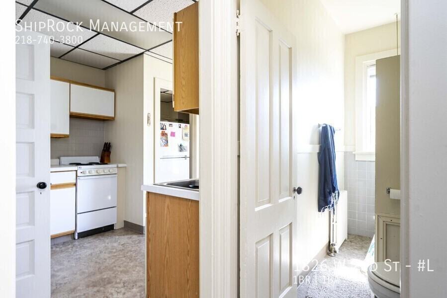 1826 W 2nd St #L - Photo 3 of 8