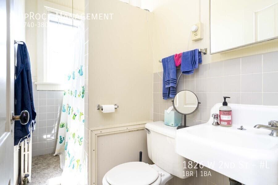 1826 W 2nd St #L - Photo 5 of 8